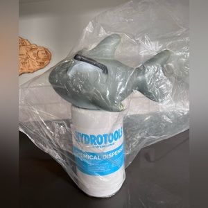 SWIMLINE HYDROTOOLS 87271 Shark Large Capacity Pool & Spa Chemical Dispenser